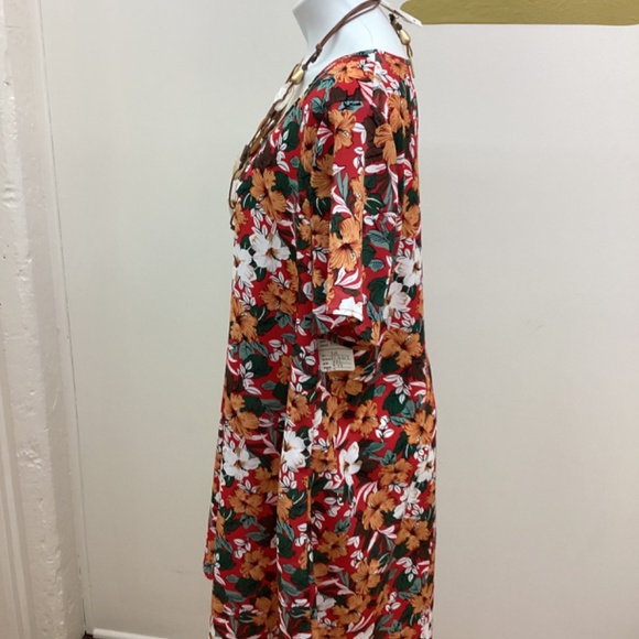 An island dream plus size dress - Picture 3 of 4
